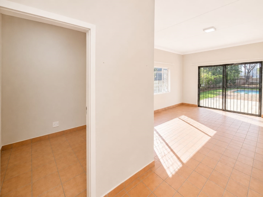4 Bedroom Property for Sale in Les Marais Gauteng