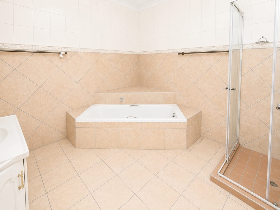 4 Bedroom Property for Sale in Les Marais Gauteng