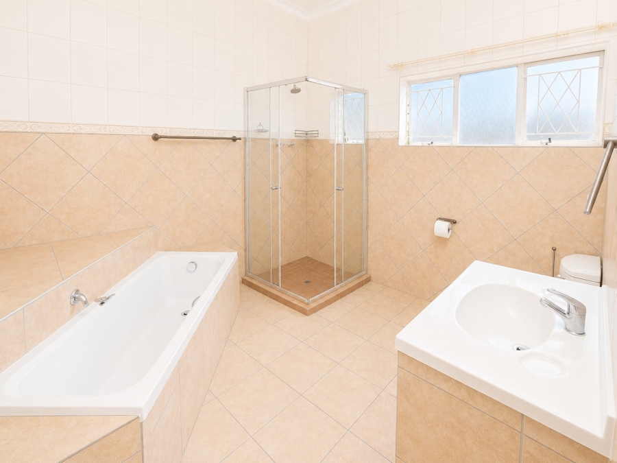 4 Bedroom Property for Sale in Les Marais Gauteng