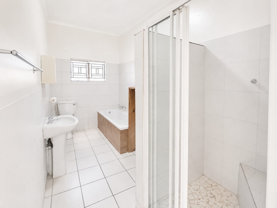 4 Bedroom Property for Sale in Les Marais Gauteng
