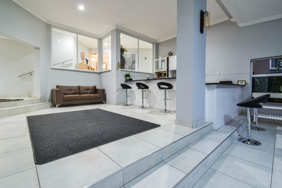 7 Bedroom Property for Sale in Mooikloof Equestrian Estate Gauteng