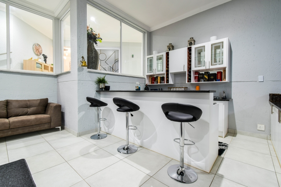 7 Bedroom Property for Sale in Mooikloof Equestrian Estate Gauteng
