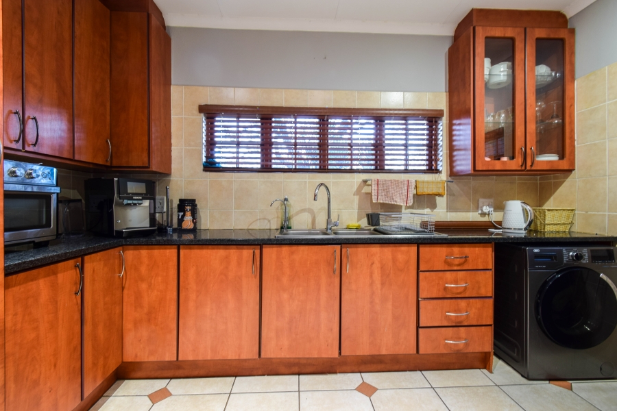 7 Bedroom Property for Sale in Mooikloof Equestrian Estate Gauteng