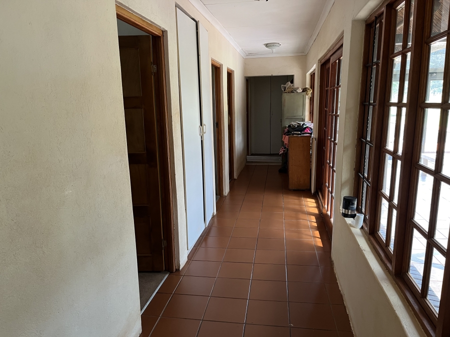 5 Bedroom Property for Sale in Bashewa A H Gauteng
