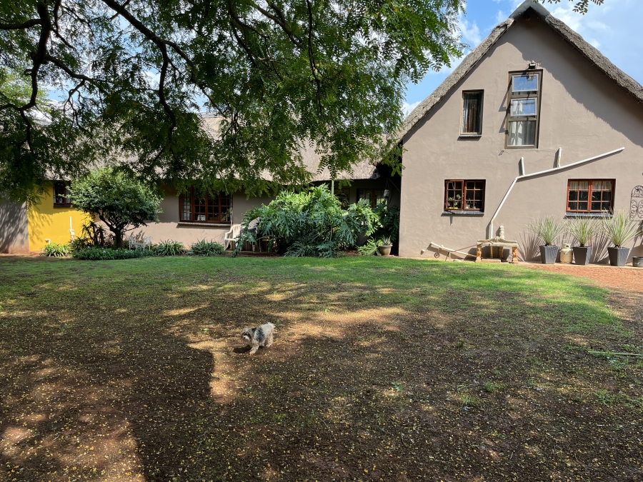 5 Bedroom Property for Sale in Bashewa A H Gauteng