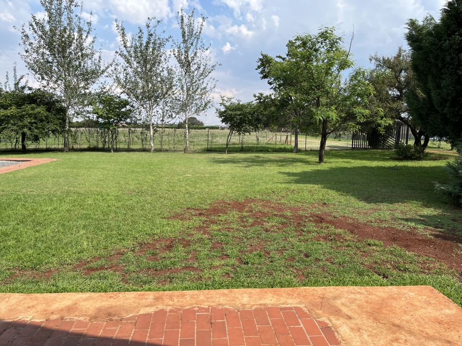 5 Bedroom Property for Sale in Bashewa A H Gauteng