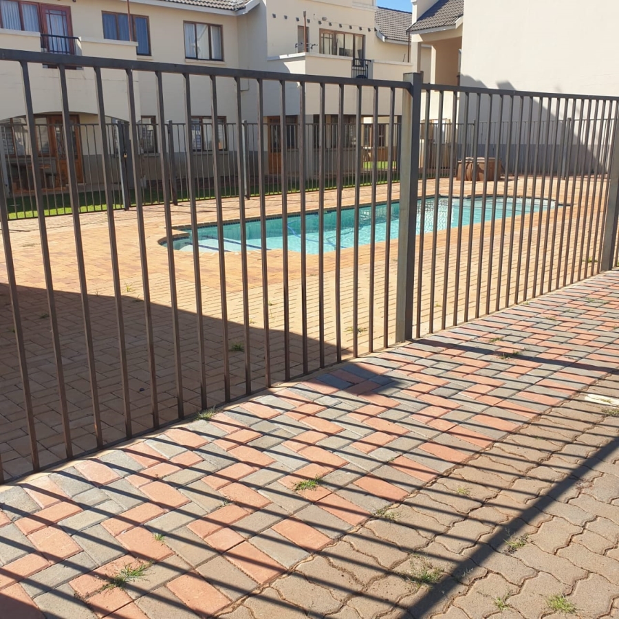 1 Bedroom Property for Sale in Hesteapark Gauteng