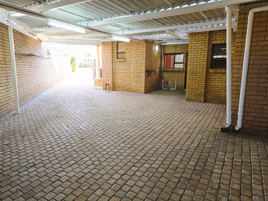 4 Bedroom Property for Sale in Woodhill Estate Gauteng