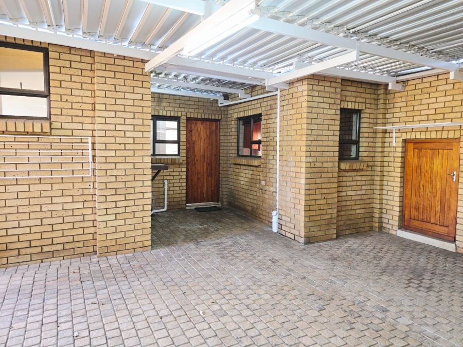 4 Bedroom Property for Sale in Woodhill Estate Gauteng