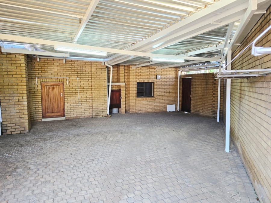 4 Bedroom Property for Sale in Woodhill Estate Gauteng