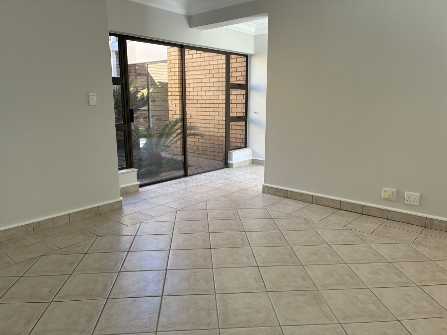 4 Bedroom Property for Sale in Woodhill Estate Gauteng