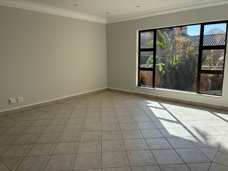 4 Bedroom Property for Sale in Woodhill Estate Gauteng