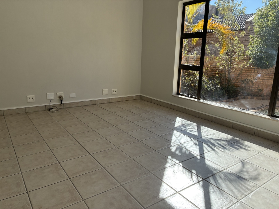 4 Bedroom Property for Sale in Woodhill Estate Gauteng