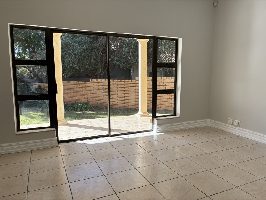 4 Bedroom Property for Sale in Woodhill Estate Gauteng