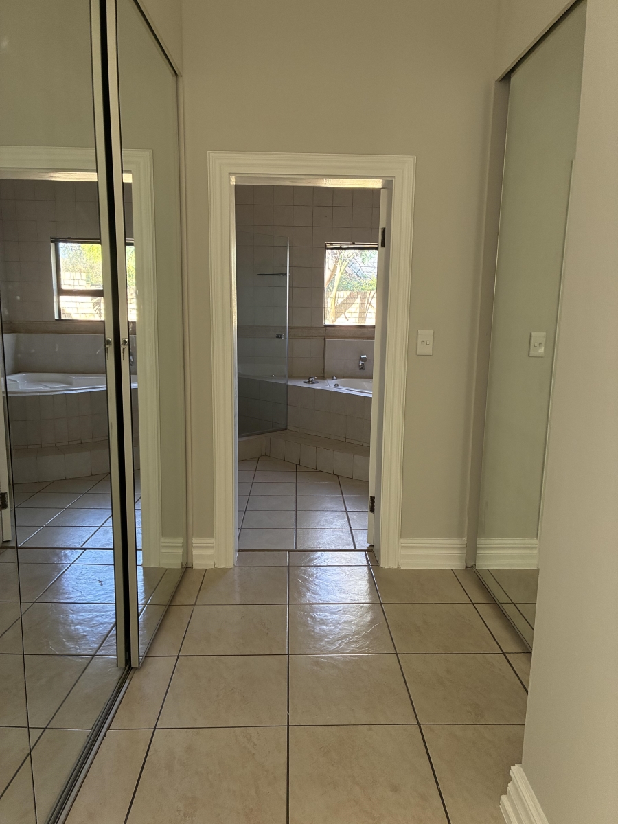 4 Bedroom Property for Sale in Woodhill Estate Gauteng