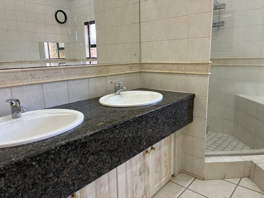 4 Bedroom Property for Sale in Woodhill Estate Gauteng