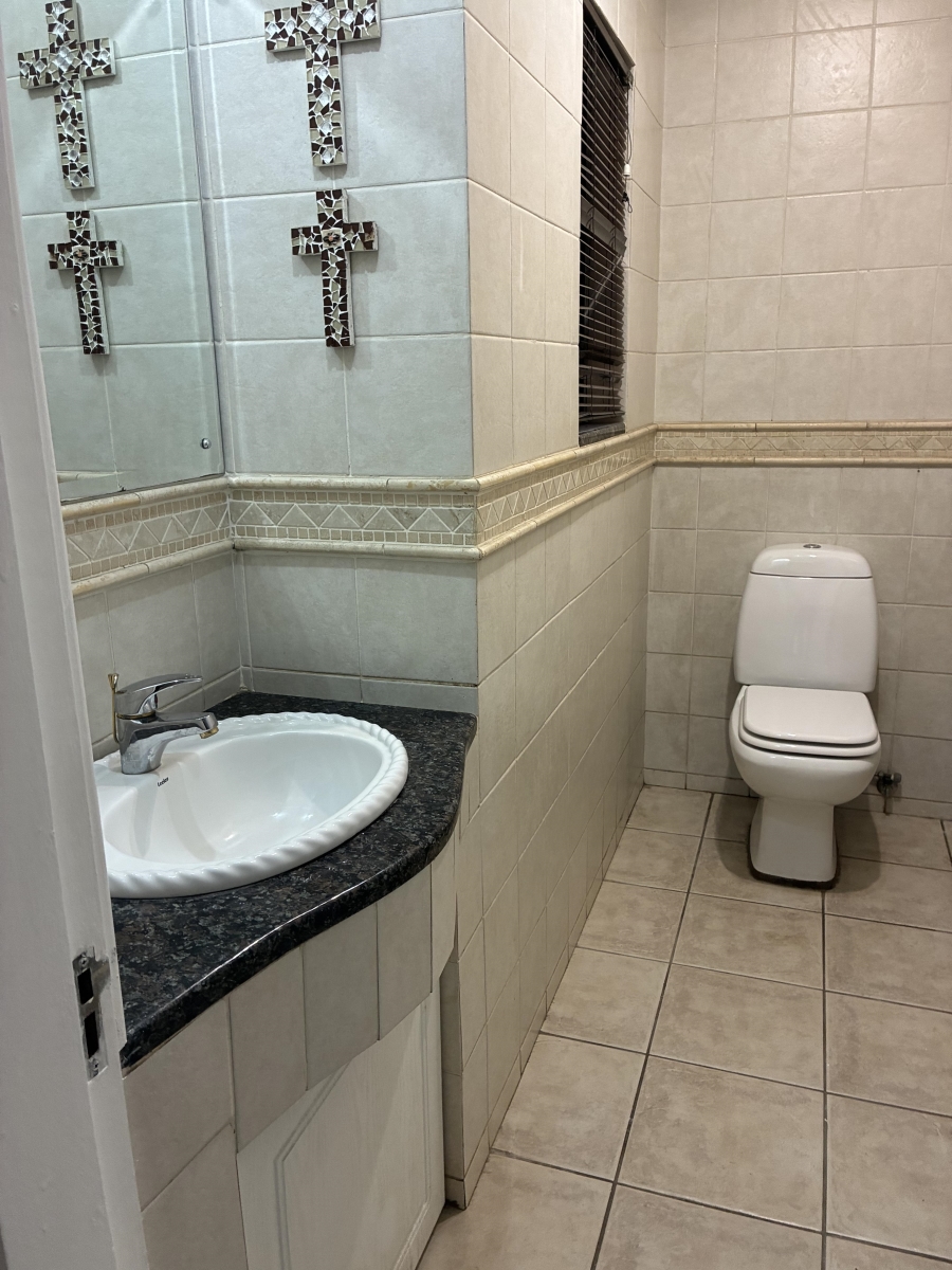 4 Bedroom Property for Sale in Woodhill Estate Gauteng