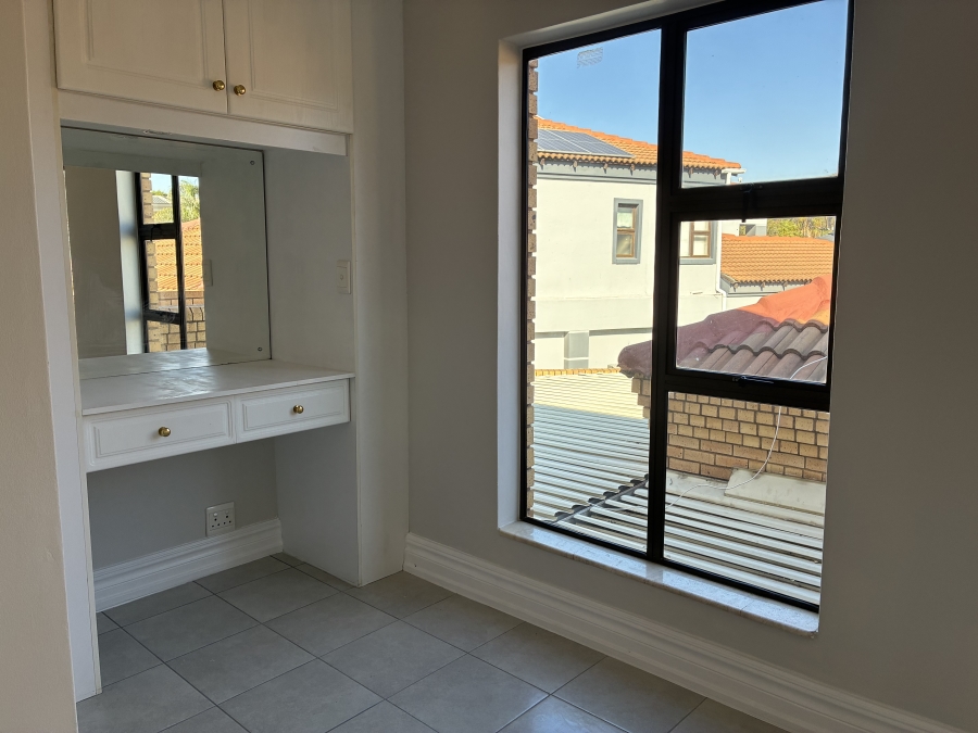 4 Bedroom Property for Sale in Woodhill Estate Gauteng