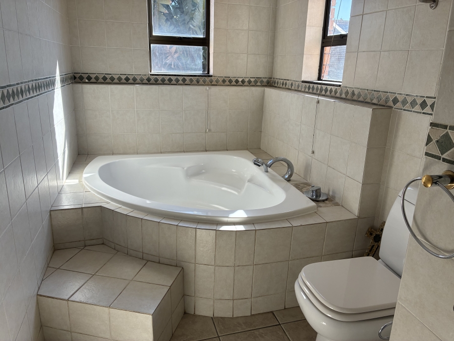 4 Bedroom Property for Sale in Woodhill Estate Gauteng