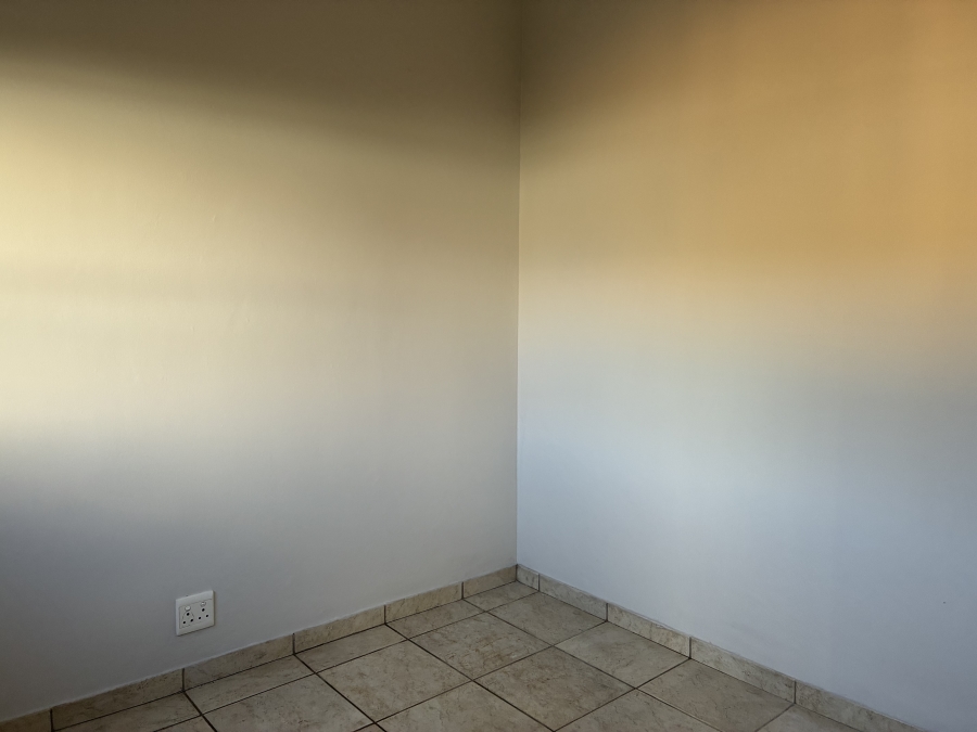 4 Bedroom Property for Sale in Woodhill Estate Gauteng