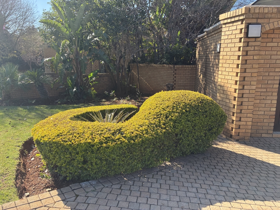 4 Bedroom Property for Sale in Woodhill Estate Gauteng