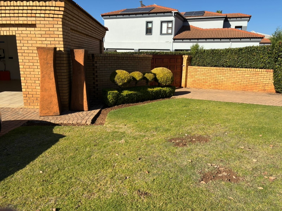 4 Bedroom Property for Sale in Woodhill Estate Gauteng