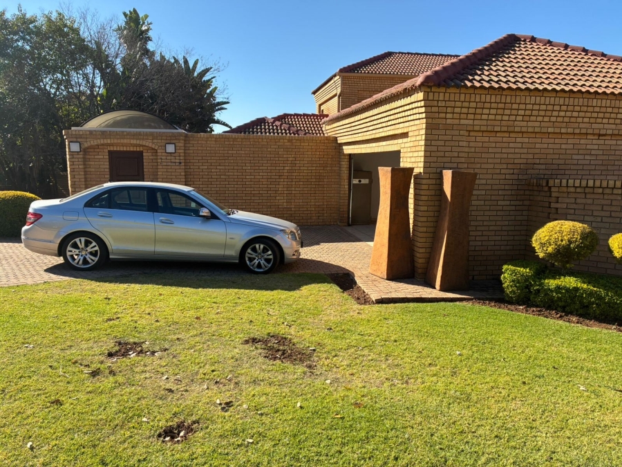 4 Bedroom Property for Sale in Woodhill Estate Gauteng