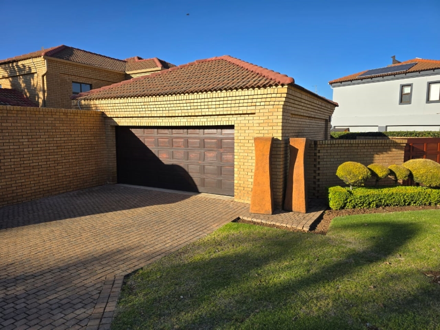 4 Bedroom Property for Sale in Woodhill Estate Gauteng