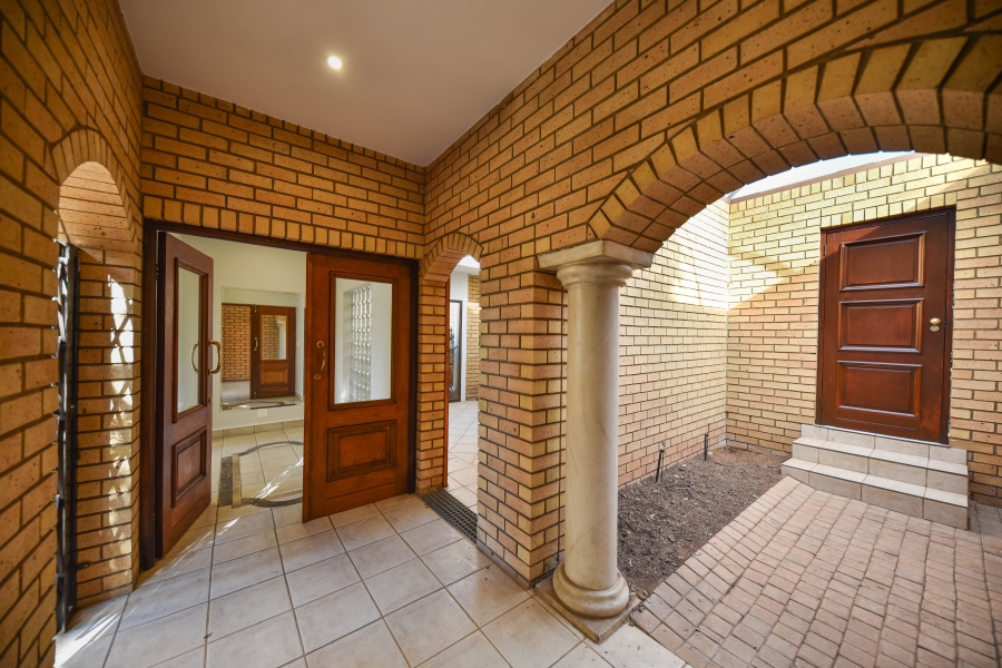 4 Bedroom Property for Sale in Woodhill Estate Gauteng