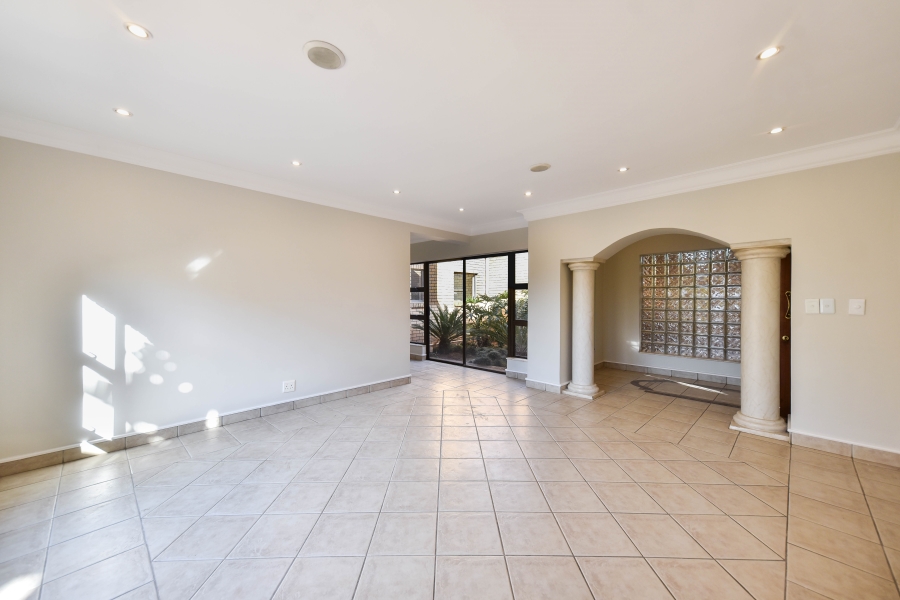 4 Bedroom Property for Sale in Woodhill Estate Gauteng