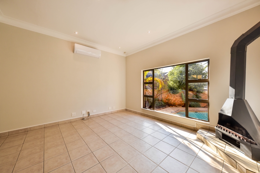 4 Bedroom Property for Sale in Woodhill Estate Gauteng