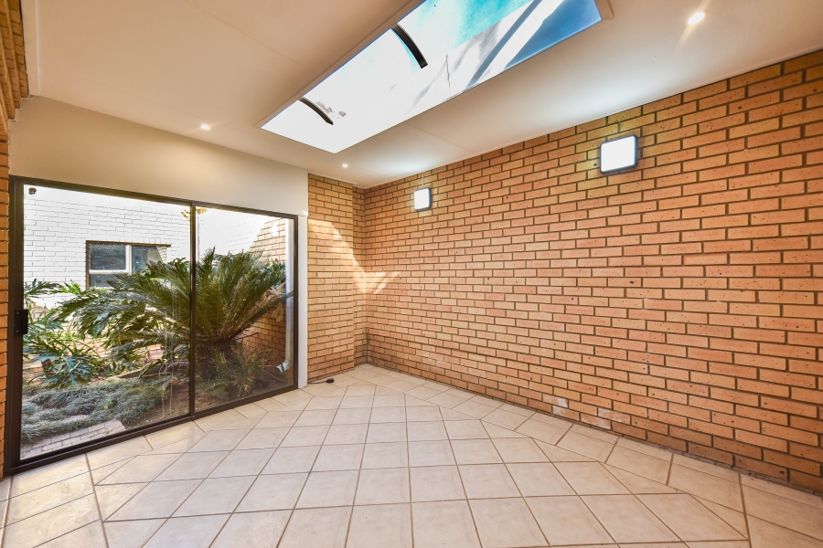 4 Bedroom Property for Sale in Woodhill Estate Gauteng