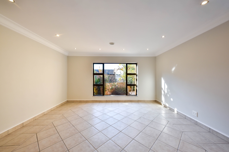 4 Bedroom Property for Sale in Woodhill Estate Gauteng