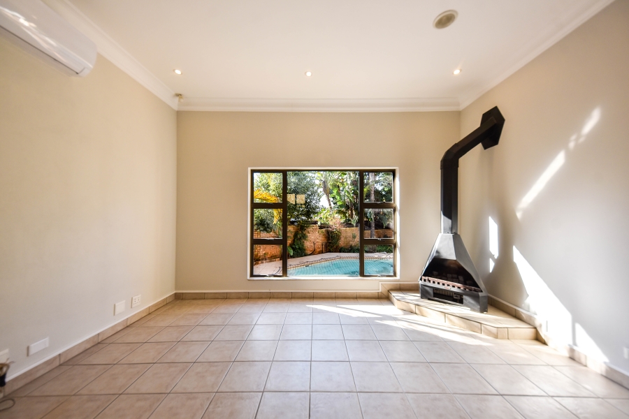4 Bedroom Property for Sale in Woodhill Estate Gauteng
