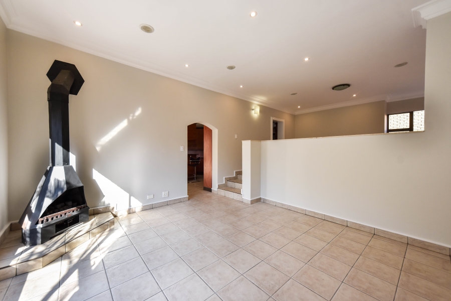 4 Bedroom Property for Sale in Woodhill Estate Gauteng
