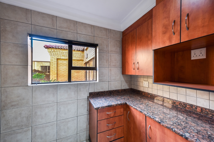 4 Bedroom Property for Sale in Woodhill Estate Gauteng