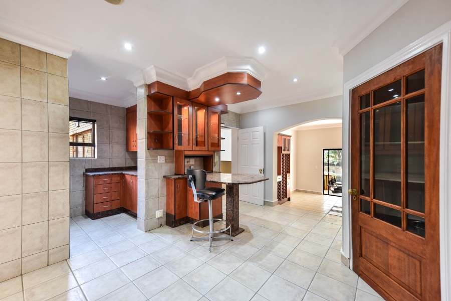 4 Bedroom Property for Sale in Woodhill Estate Gauteng