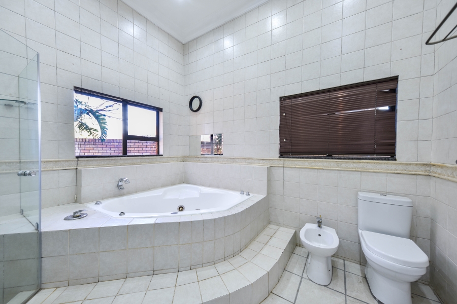 4 Bedroom Property for Sale in Woodhill Estate Gauteng