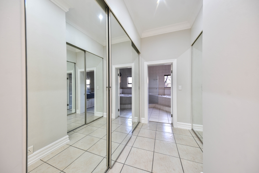 4 Bedroom Property for Sale in Woodhill Estate Gauteng