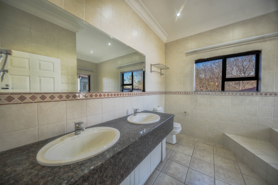 4 Bedroom Property for Sale in Woodhill Estate Gauteng