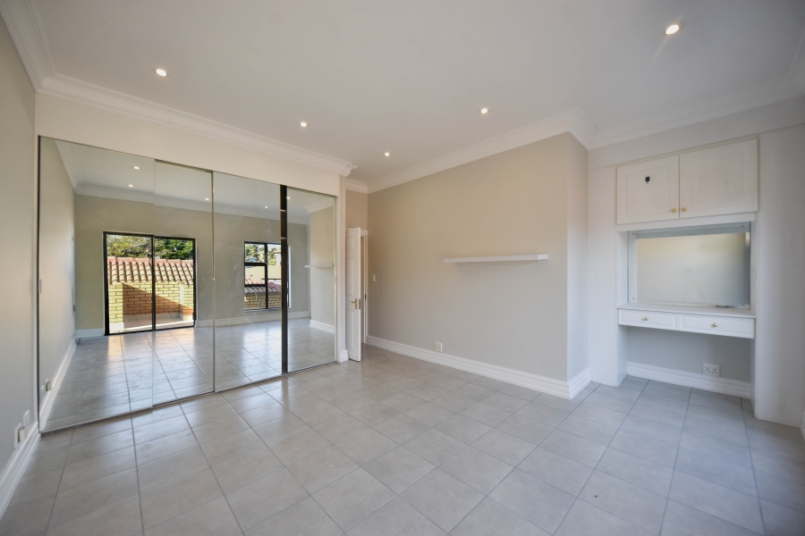 4 Bedroom Property for Sale in Woodhill Estate Gauteng