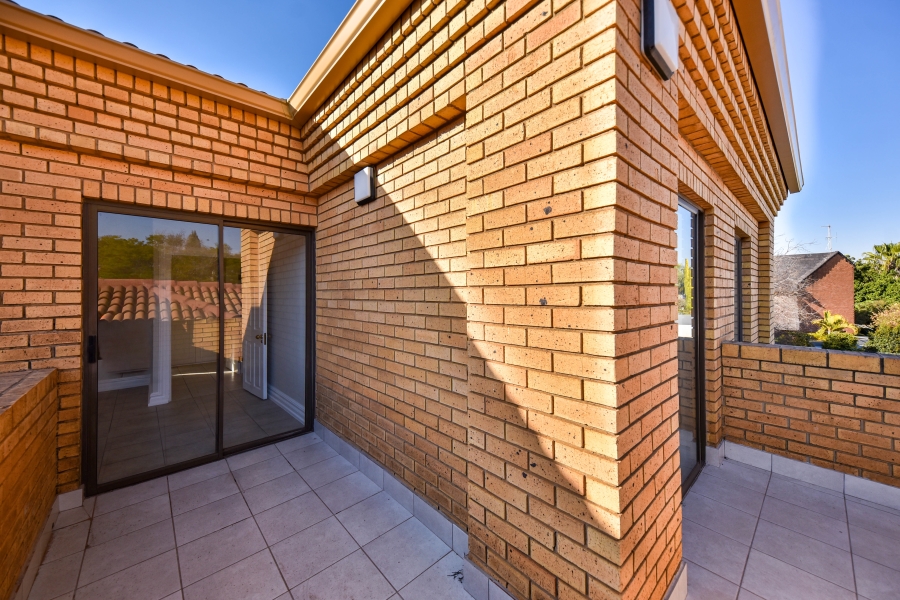 4 Bedroom Property for Sale in Woodhill Estate Gauteng