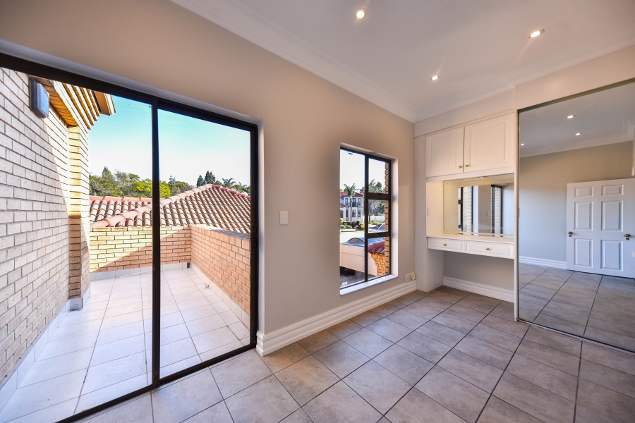 4 Bedroom Property for Sale in Woodhill Estate Gauteng