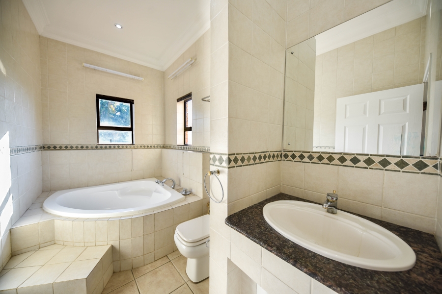 4 Bedroom Property for Sale in Woodhill Estate Gauteng