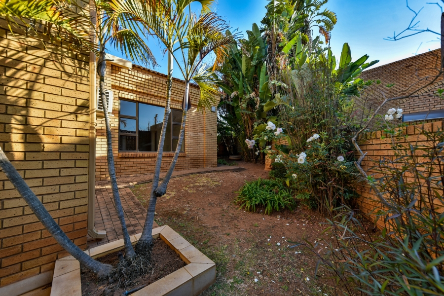 4 Bedroom Property for Sale in Woodhill Estate Gauteng