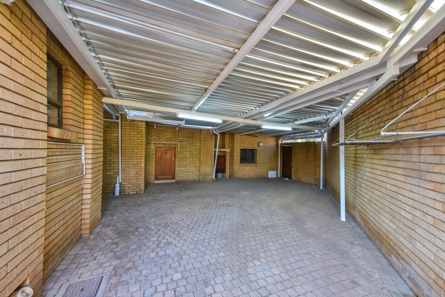 4 Bedroom Property for Sale in Woodhill Estate Gauteng