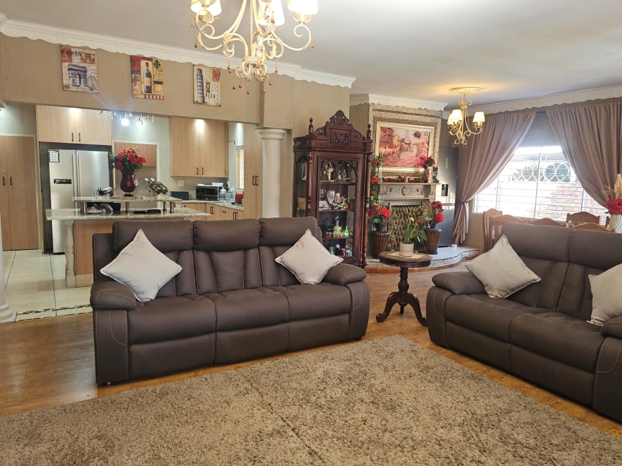 4 Bedroom Property for Sale in Brackenhurst Gauteng