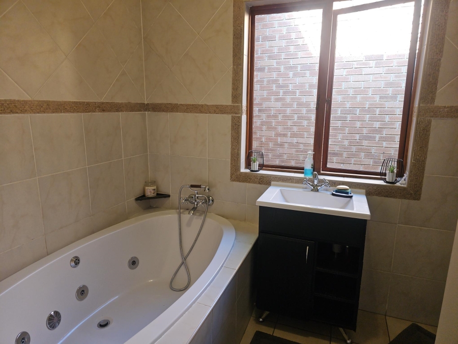 4 Bedroom Property for Sale in Brackenhurst Gauteng