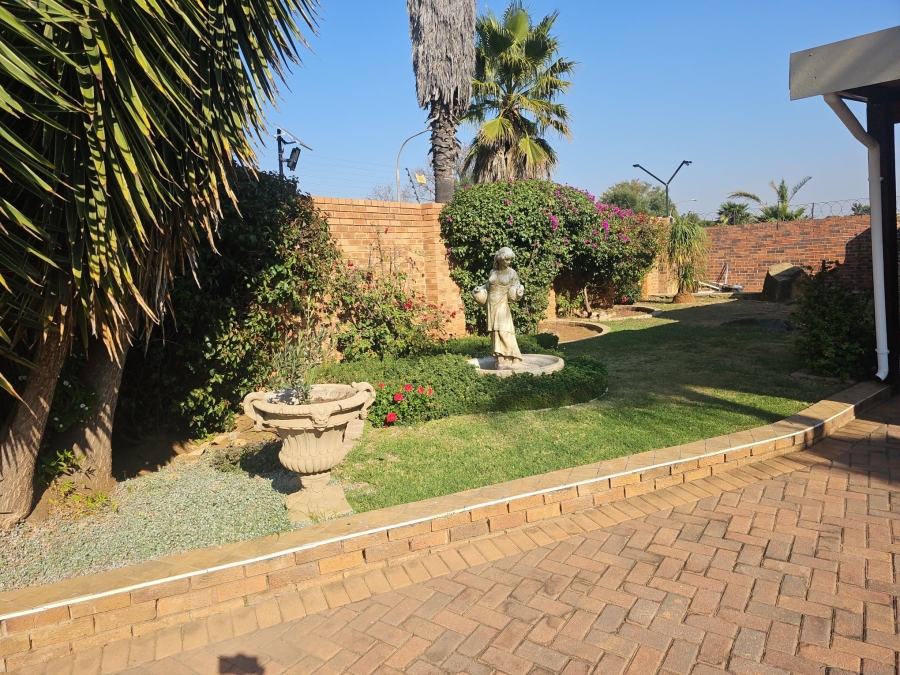4 Bedroom Property for Sale in Brackenhurst Gauteng