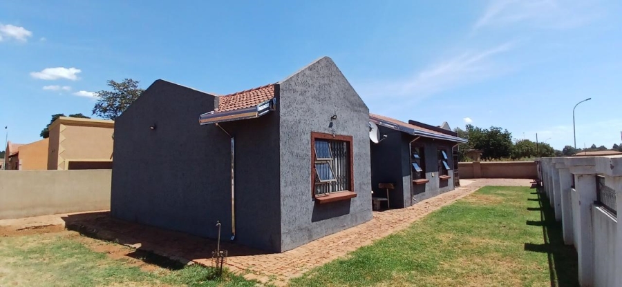 3 Bedroom Property for Sale in Kookrus Gauteng